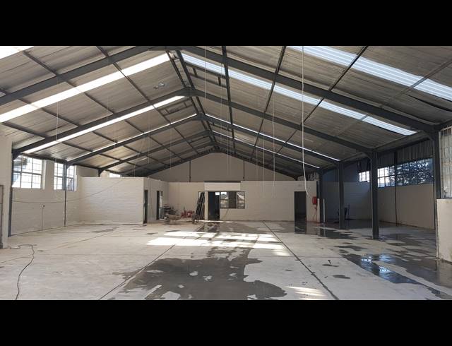 579M² FACTORY TO LET IN TRIANGLE FARM